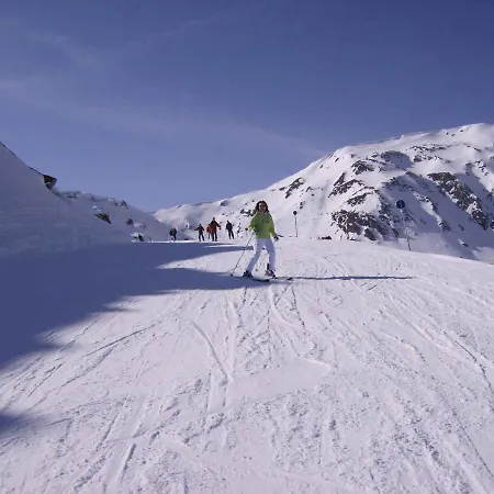 In With Two-bedrooms 1 *